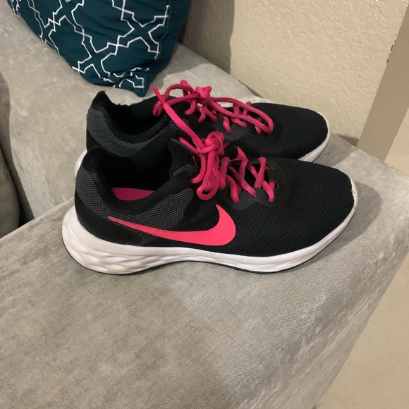 Nike Shoes - Women’s Nike Sneakers